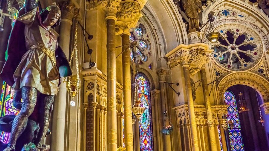 Barcelona: Sagrada Familia & Montserrat Full-Day with Pickup - Gothic Quarter back streets and the Roman clues you can spot