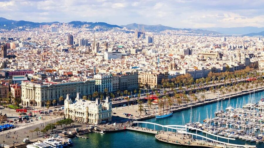 Barcelona: Sagrada Familia & Montserrat Full-Day with Pickup - How the day balances walking and breathing room