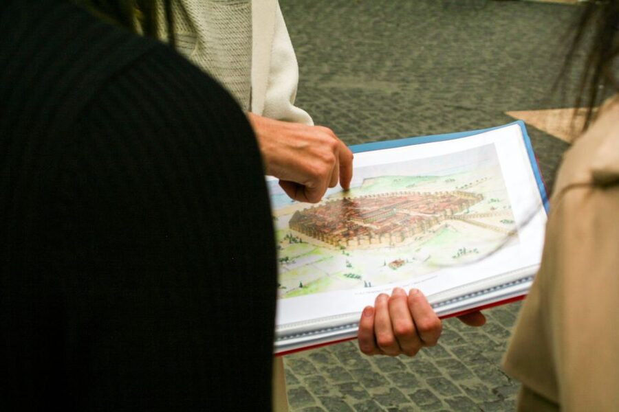 Barcelona: Sagrada Familia, Park Güell and Old Town Tour - Who should book this tour