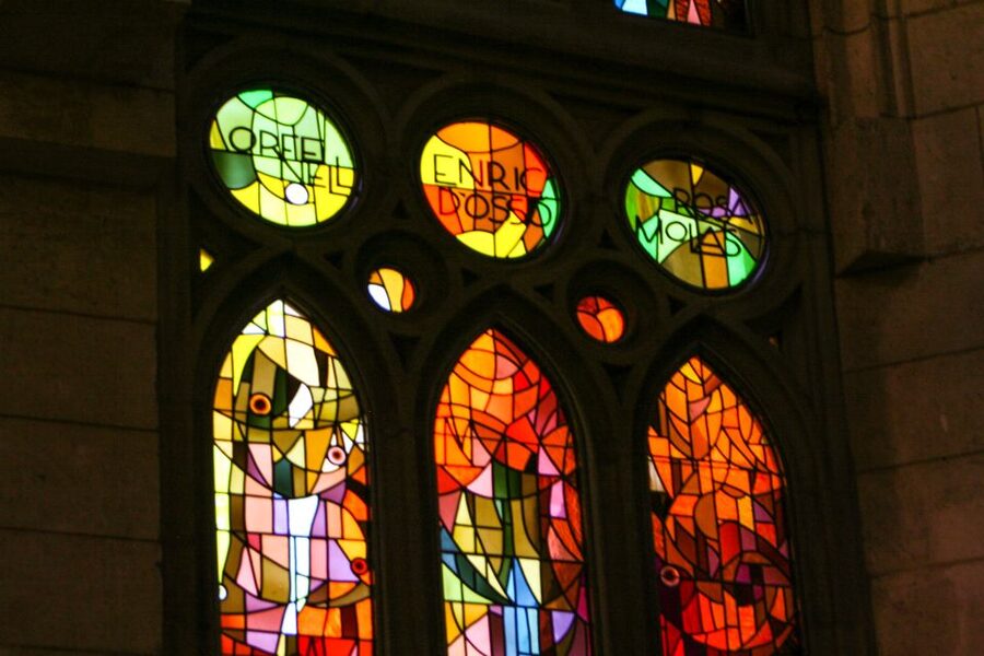 Barcelona: Sagrada Familia, Park Güell and Old Town Tour - Guides, pacing, and why this day works for first-timers