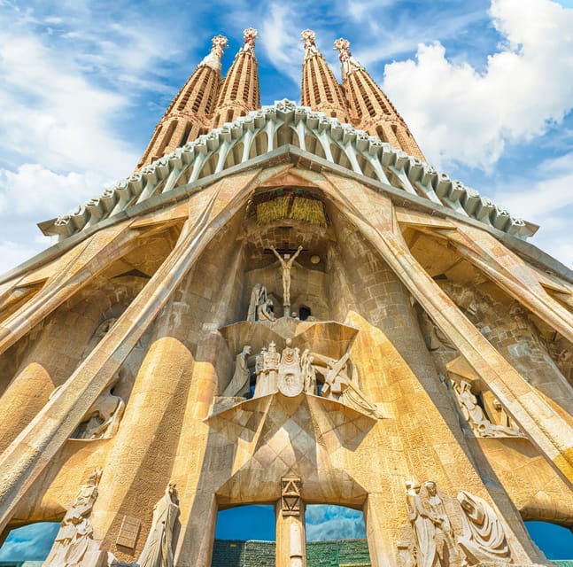Barcelona: Sagrada Familia & Park Güell Guided Tour & Ticket - The Guide Makes It, Especially in a Short 3.5-Hour Window
