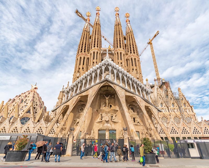 Barcelona: Sagrada Familia & Park Güell Guided Tour & Ticket - Who This Tour Best Suits (and Who Should Rethink It)