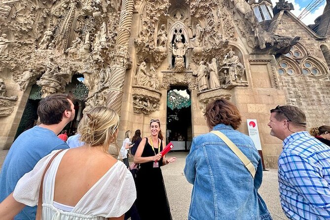 Barcelona: Sagrada Familia & Park Guell Guided Tour + Transfer - Park Güell: Dragon Staircase, Mosaics, and Terrace Views