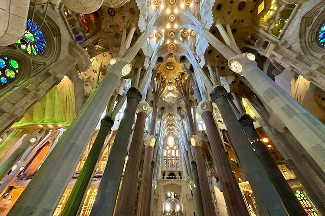 Barcelona: Sagrada Familia & Park Guell Guided Tour + Transfer - Tickets, Names, and Punctuality: The Stuff That Can Bite
