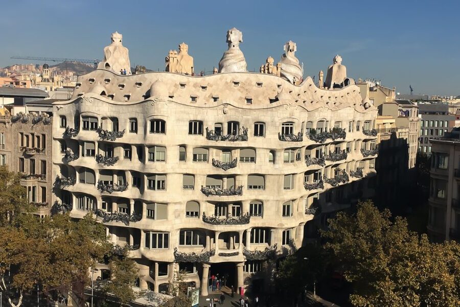 Barcelona: Sagrada Familia, Park Guell & Tapas Private Tour - Entering Sagrada Familia: Priority Tickets Plus Official Expert Guide Option