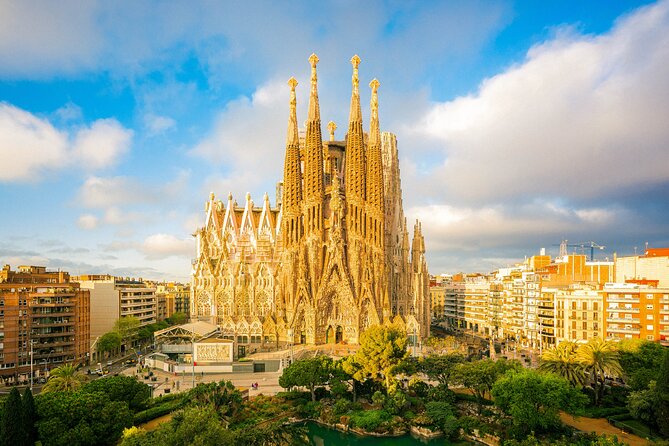 Barcelona: Sagrada Familia: Priority Access & Guided Tour - Key Points Worth Your Time