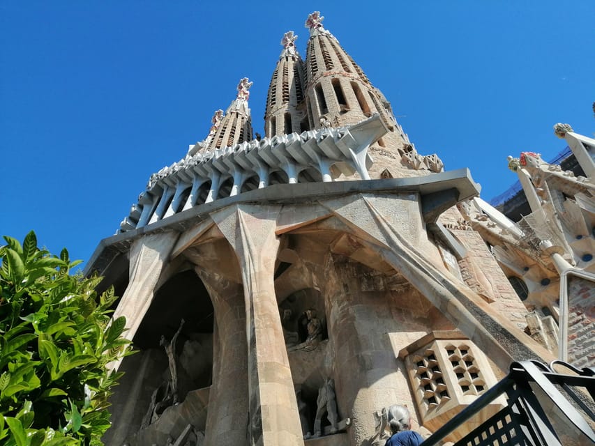 Barcelona: Sagrada Familia Skip-the-Line Guided Tour - Meeting at McDonald’s and Getting Into the Basilica Faster Than Usual
