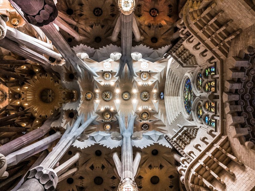 Barcelona: Sagrada Família Skip the Line Tour & Entry Ticket - Seeing Gaudí’s Details Like a Story, Not a Puzzle