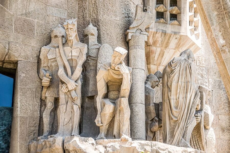 Barcelona: Sagrada Família Skip the Line Tour & Entry Ticket - Dress Code and Site Rules You Must Plan Around
