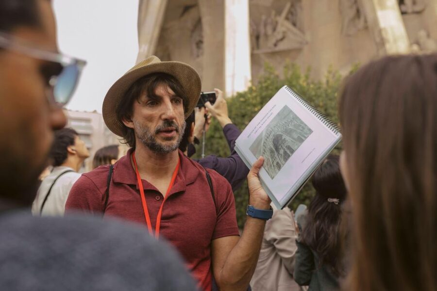 Barcelona: Sagrada Familia Small Group Guided Tour - What the Guide Adds Beyond the Ticket