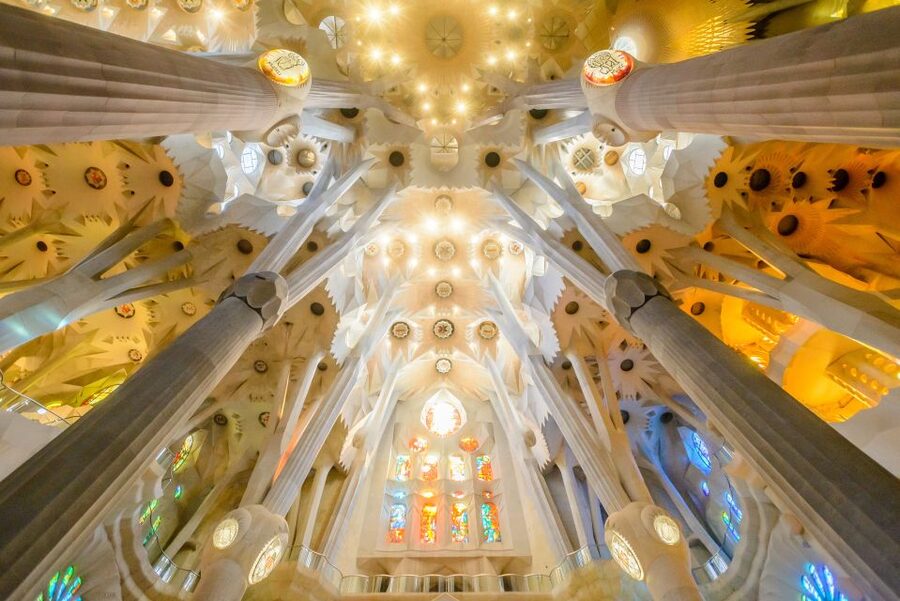 Barcelona: Sagrada Familia Tour & Optional Tower Visit - How the tour day flows, from meeting point to tower time
