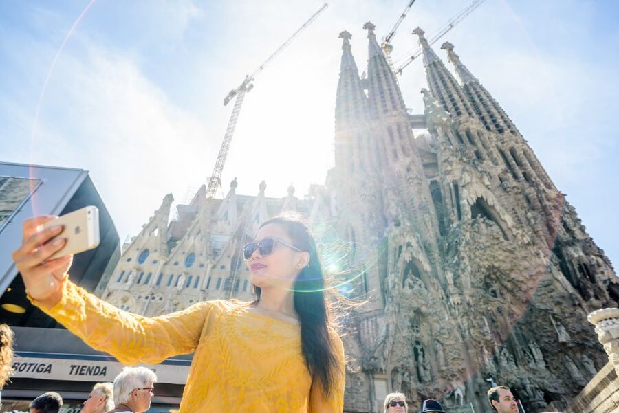Barcelona: Sagrada Familia Tour & Optional Tower Visit - Inside the basilica: symbolism, light, and that wow factor