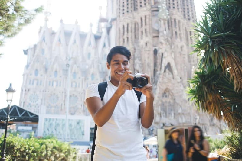 Barcelona: Sagrada Família Tour with Skip-the-Line Access - Key things that make this tour worth your time