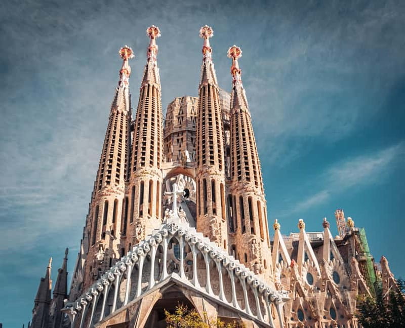 Barcelona: Sagrada Familia Tour with Skip-the-Line Access - What to Expect Inside: Movement, Rules, and Possible Area Closures