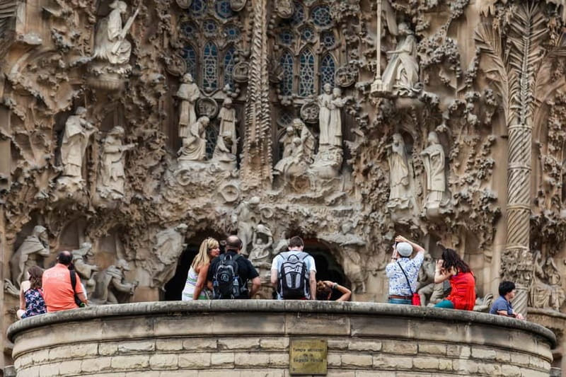 Barcelona: Sagrada Família Tour with Skip-the-Line Access - Meeting Points, Timing, and How to Arrive Ready