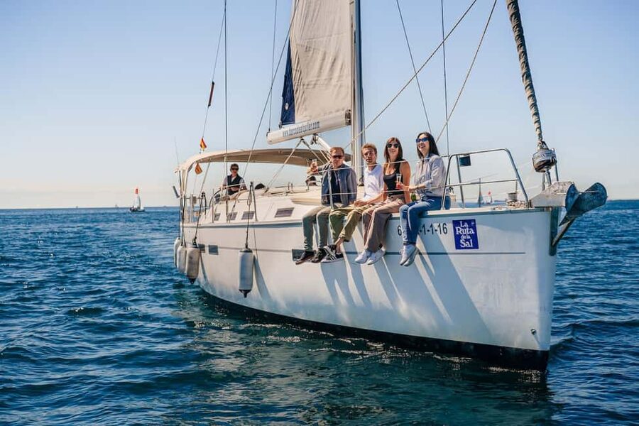 Barcelona: Sailing Cruise & Vineyard Tour with Wine Tasting - Tasting 4 Organic Wines: How to Get More From the Pour