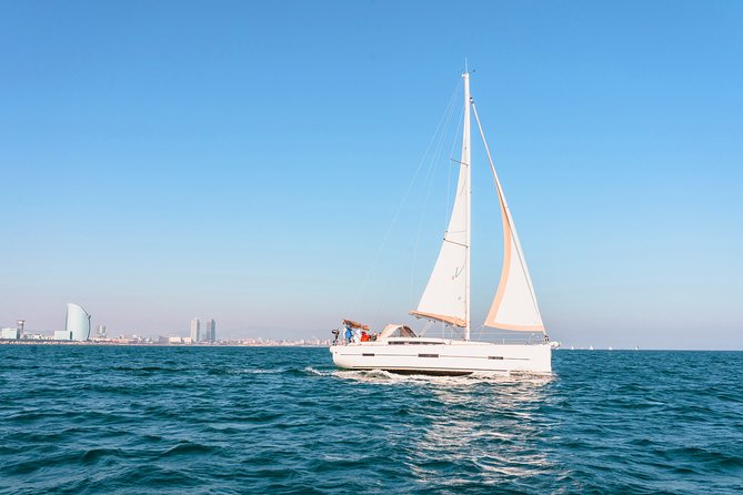 Barcelona Sailing: Light Snacks & Open Bar with Private Option - Who this sail is best for, including the private option