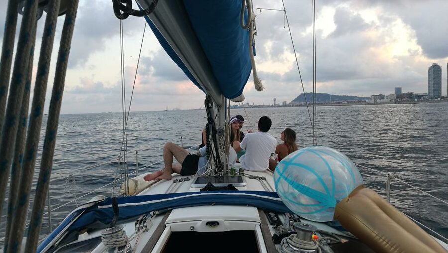 Barcelona: Sailing Trip with Drinks and Snacks - Port Olímpic to open sea in 5 minutes: how this trip starts