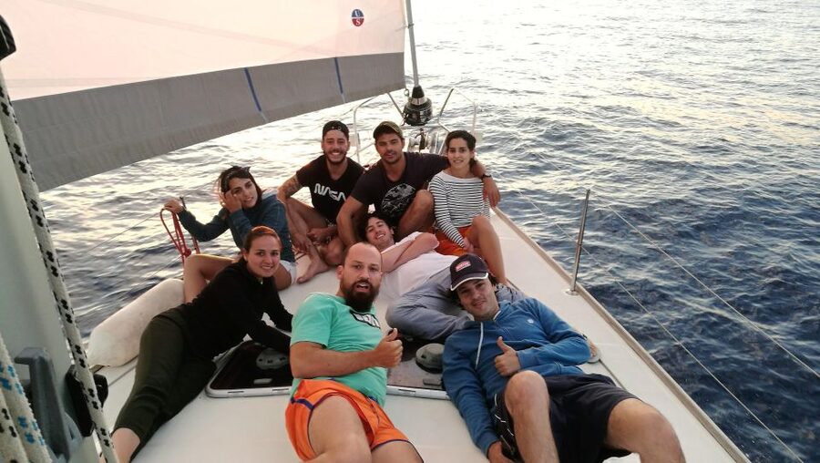 Barcelona: Sailing Trip with Drinks and Snacks - Itinerary in plain language: the full 1.5 hours