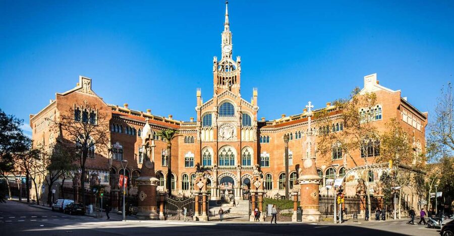 Barcelona: Sant Pau Recinte Modernista Entry Ticket - Getting there and finding the entrance fast