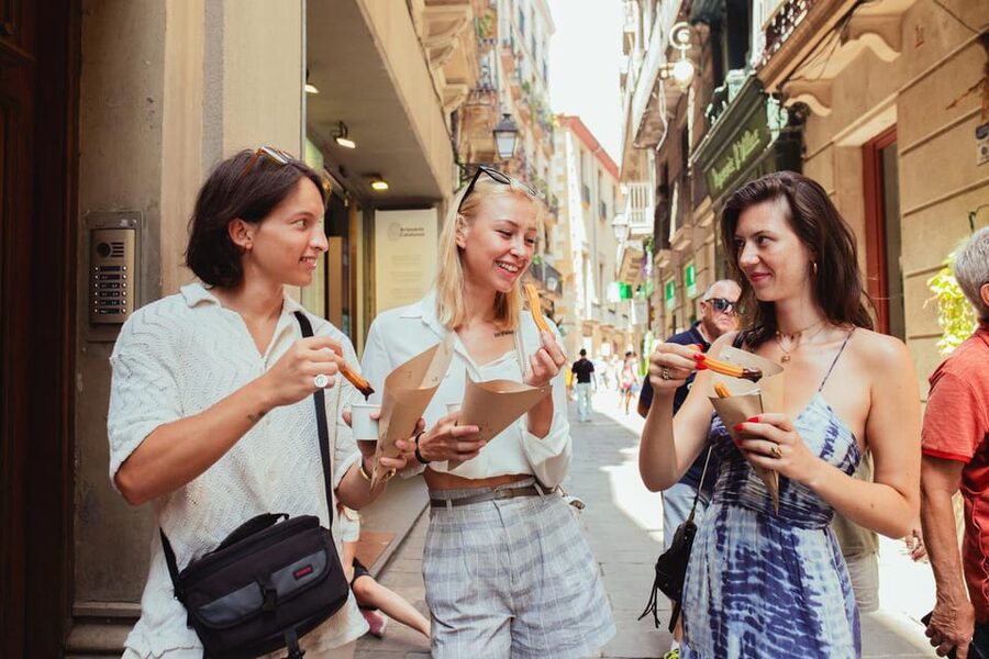 Barcelona: Small Group Gothic, Tapas & Churros Tour! - Meeting at Plaça Catalunya 21, then getting into the flow