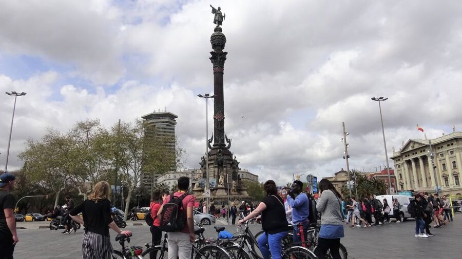 Barcelona: Small Group or Private Bike Tour - Guides, Safety, and the Small Group Advantage