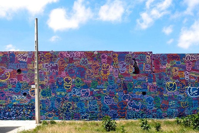 Barcelona Street Art and Graffitti Bicycle Tour - The Ride Begins in Ciutat Vella, Then Finds the Sea