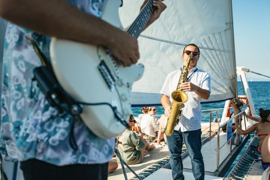 Barcelona: Sunset Catamaran Cruise with Live Music - What the Cruise Actually Does: Roundtrip, No Stops, Maximum Sunset Time