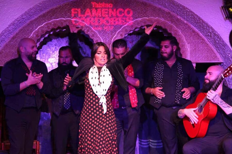 Barcelona: Tablao Flamenco Cordobes Show and Drink in Rambla - Tablao Flamenco Cordobes on La Rambla: Why This Flamenco Night Works