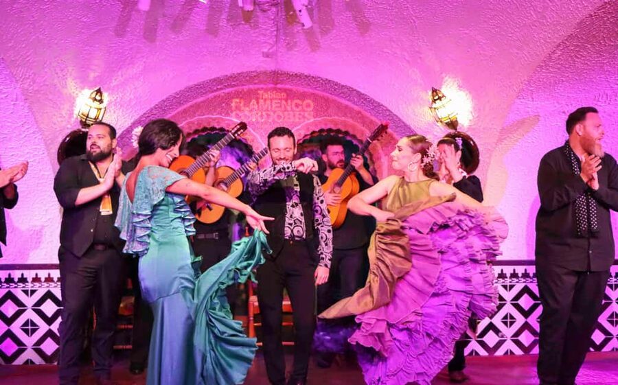 Barcelona: Tablao Flamenco Cordobes Show and Drink in Rambla - The Rules That Make or Break the Experience: Silence and No Phones