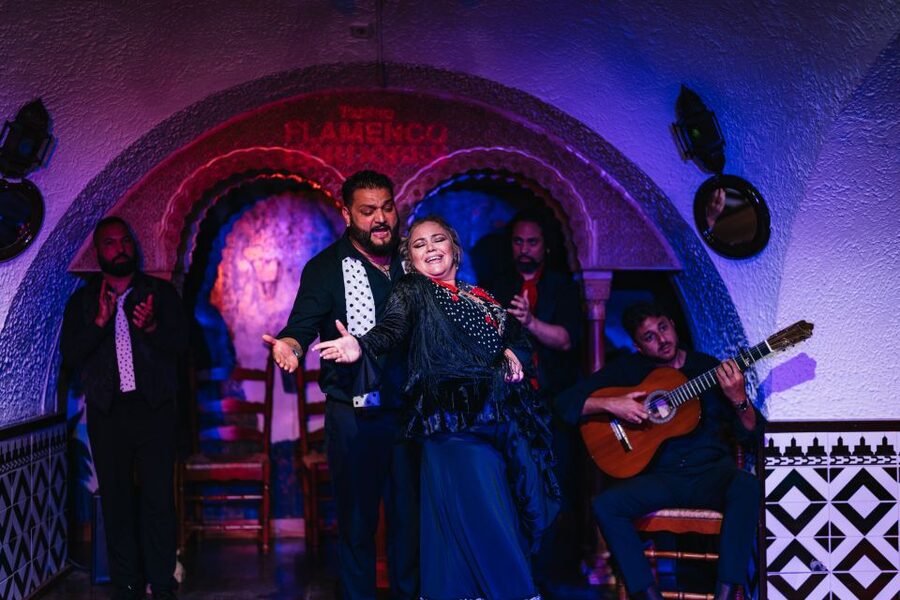 Barcelona: Tablao Flamenco Cordobes Show and Drink in Rambla - Logistics for Your Evening: Making the Show Fit Your Plan