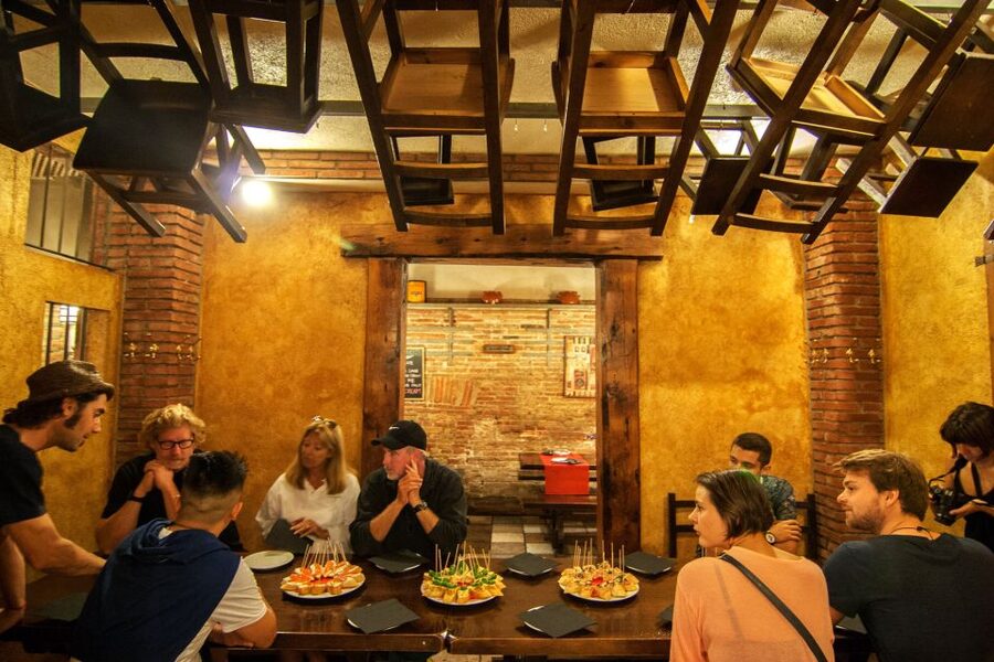 Barcelona Tapas 3-Hour Bike Tour - Pedaling From the Mediterranean Edge Into the Medieval Quarter