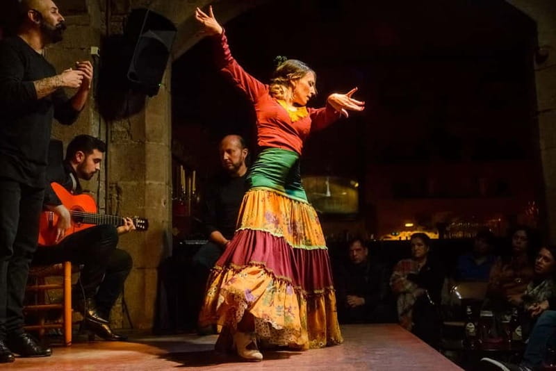 Barcelona: Tapas and Wine with Flamenco Show in the Old Town - El Born and Gothic Quarter, the smart setup for a flamenco night