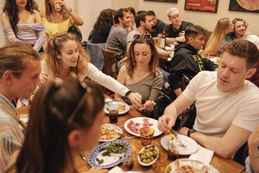 Barcelona: Tapas Food Crawl Walking Tour with Tastings - Drinks plan: cava, wine, vermouth, and non-alcoholic options