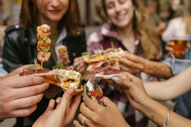 Barcelona: Tapas Food Crawl Walking Tour with Tastings - Meeting at Correos and starting with a simple plan