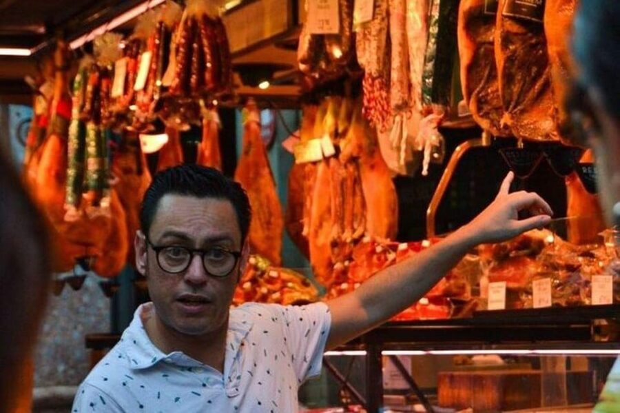 Barcelona: Tapas Walking Tour with Food, Wine, and History - Practical tips so you get the best experience