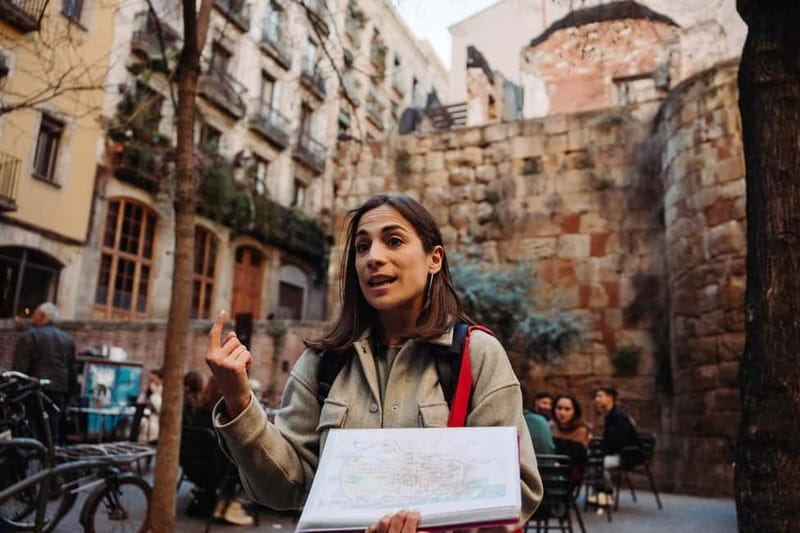 Barcelona: Tapas & Wine Tour in Born & Gothic Quarter - Getting there, finding the guide, and walking smart