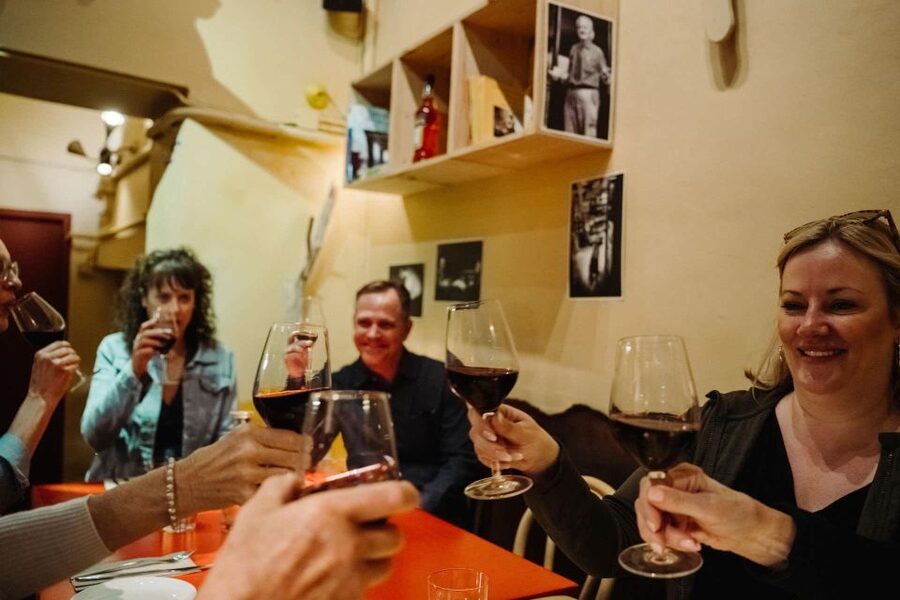 Barcelona: Tapas & Wine Tour in Born & Gothic Quarter - Stop in El Born: the quick orientation that pays off