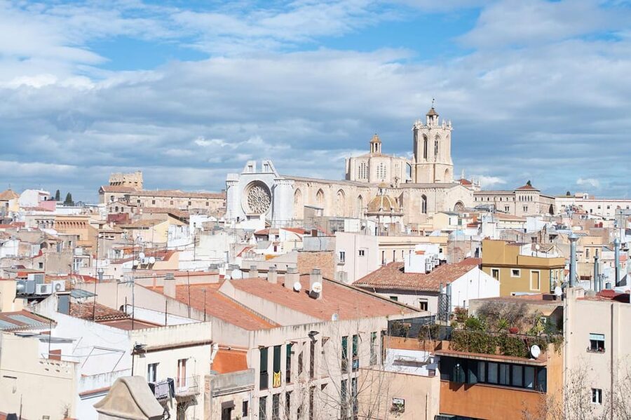 Barcelona: Tarragona & Sitges Guided Day Trip with Transfers - Roman Tarragona and Sitges: Why this combo works in one day