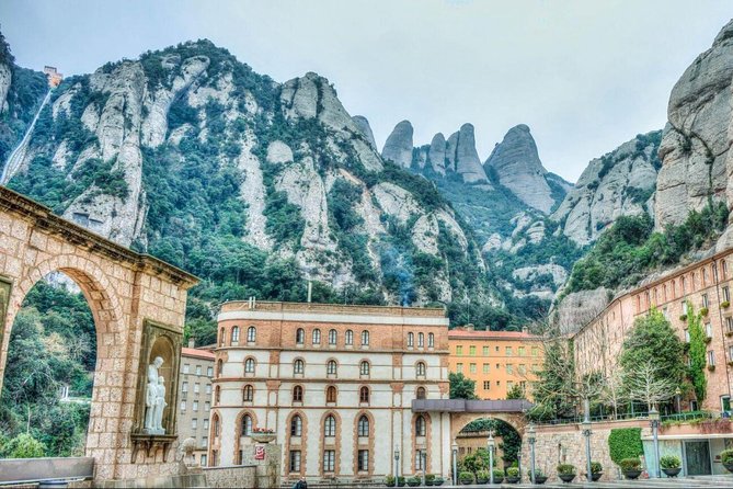 Barcelona to Montserrat Monastery: Tour, Transfers & Basilica - Transport To The Mountain: Comfort On Twisty Roads