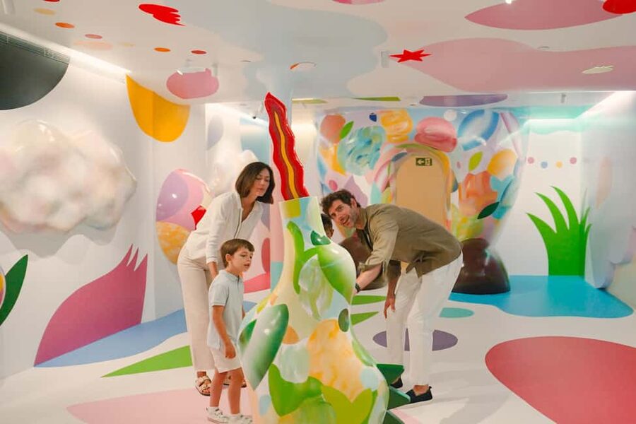 Barcelona: White Rabbit Catalonia's Top Immersive Experience - Finding White Rabbit quickly, steps from Casa Batlló