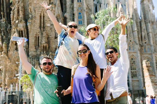 Barcelona: Wonders of Gaudi Bike Tour - Why a Gaudí bike tour feels different from a walking tour