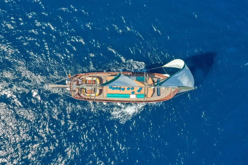 Barcelona: Wooden Boat Sailing with Tapa and Welcome Drink - Choosing your spot on the boat: rooftop views vs. chill lounge time