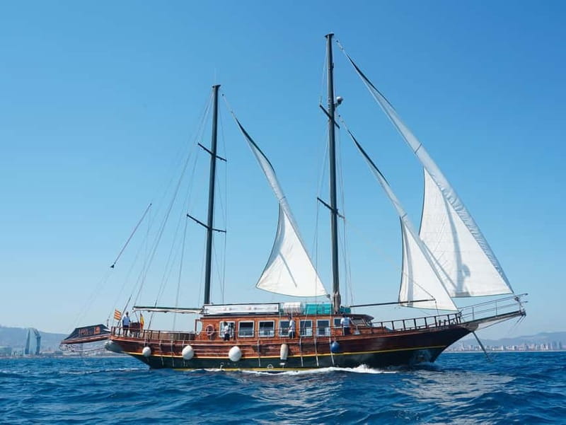 Barcelona: Wooden Boat Sailing with Tapa and Welcome Drink - The 90-minute sail: what the timing really gives you