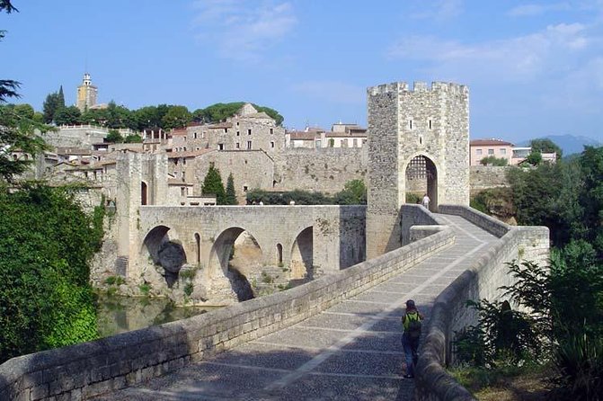 Besalu & 3 Medieval Towns Small Group Tour with Hotel Pick-Up - Vic: Plaça Major, the Cathedral’s Many Styles, and the Roman Temple