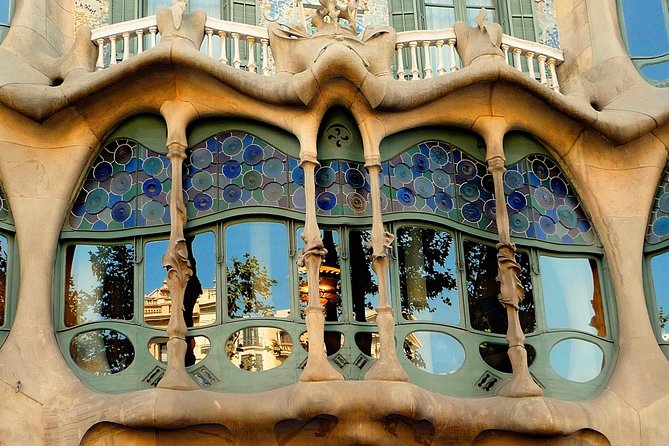 Best of Barcelona: Sagrada Familia & Park Guell Tour with Pick-up - Pickup, transport, and small-group pacing (what it means for your day)