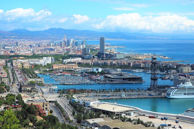 Best of Barcelona: Sagrada Familia & Park Guell Tour with Pick-up - Eixample modernism drive-by: Passeig de Gràcia and Gaudi’s neighbors