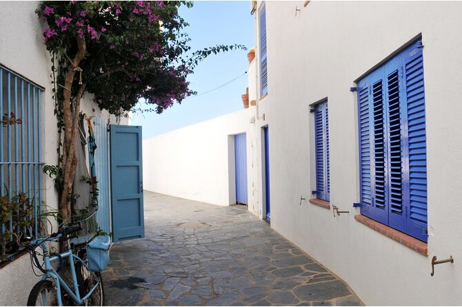 Boat Trip to Cadaqués from Roses with STOP 1:30h/2H/ in Cadaqués - Santa Maria de Cadaqués: the church to prioritize