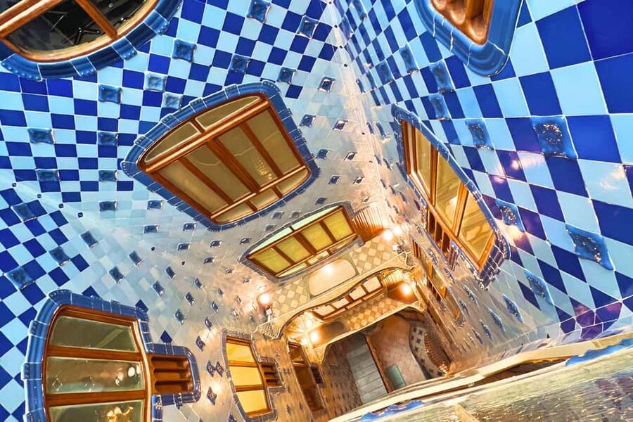Casa Batlló First Access Insider Tour With Breakfast - Meeting point at Casa Loewe, what to look for