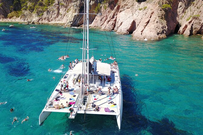 Catamaran ride -Costa Brava with barbecue and drinks. Familiar. - A 4-Hour Catamaran Break From Lloret de Mar